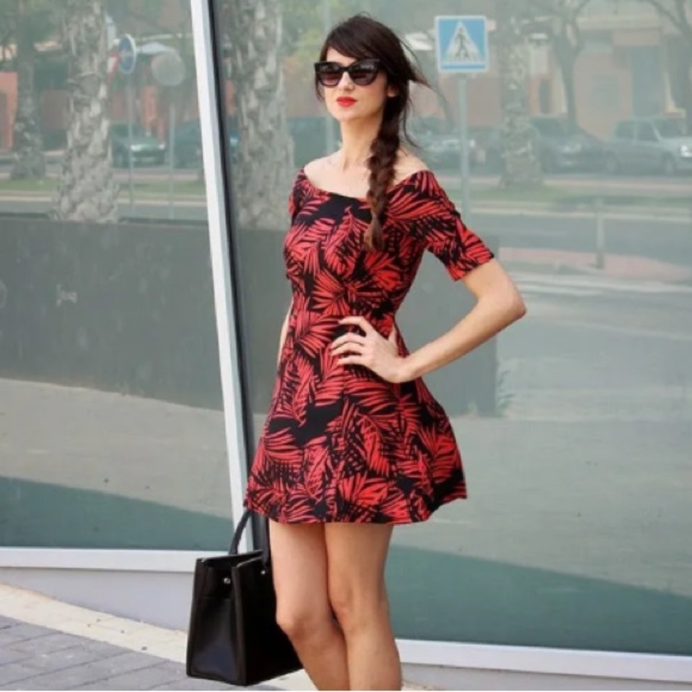 New Zara Off the Shoulder Fit and Flare Dress in Red and Black Palm Print Sz S